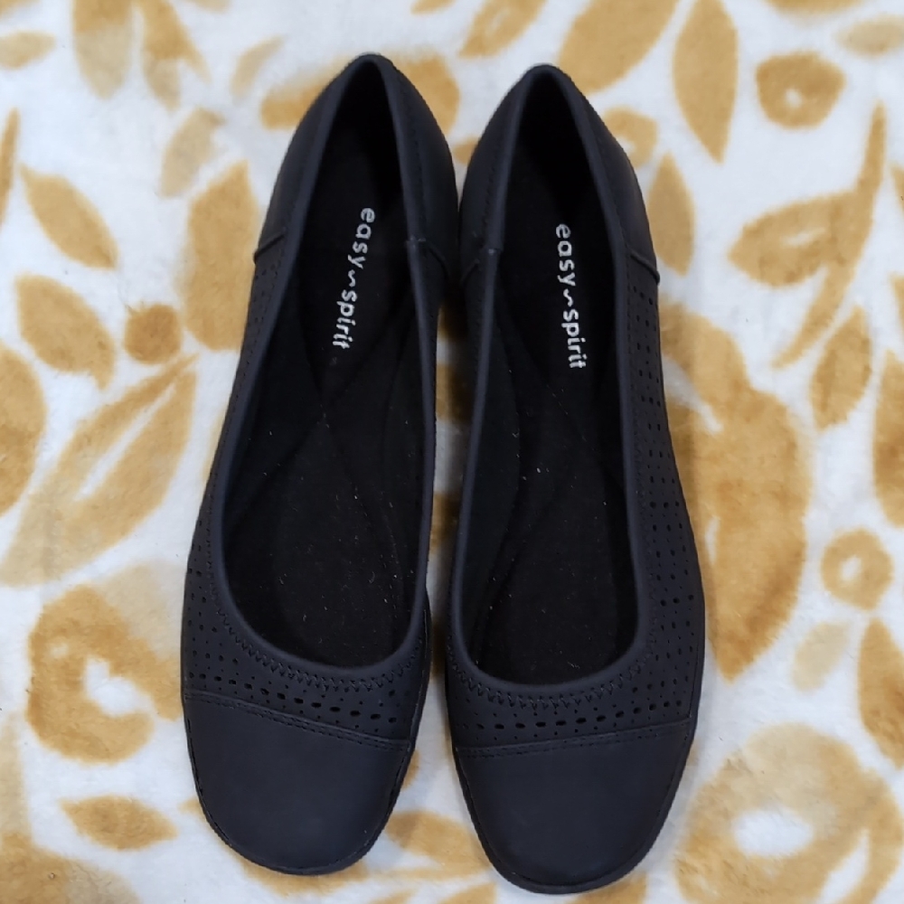 Easy Spirit Women's Black Flats